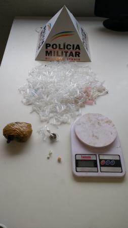 Polícia Militar apreende celular roubado com menor