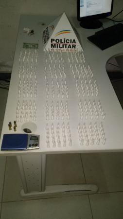 Polícia Militar prende traficante no bairro Gabiroba