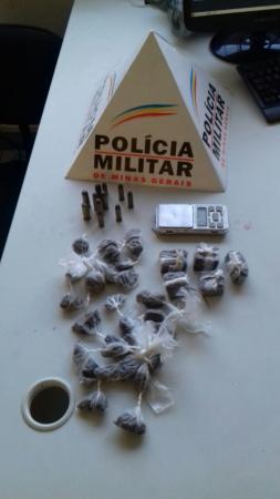 POLÍCIA MILITAR FAZ APREENSÃO DE DROGAS E NO BAIRRO SÃO CRISTÓVÃO