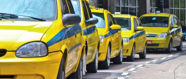 Deputados gastam R$ 70 mil com táxi e Uber em 3 meses