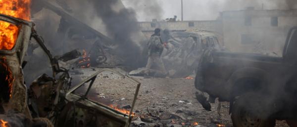 Explosão de carro-bomba mata ao menos cem pessoas no norte da Síria
