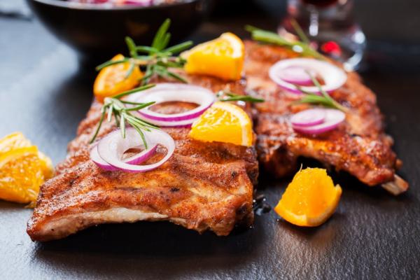 COSTELINHA DE PORCO COM LARANJA E MEL