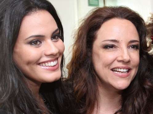 Letícia Lima e Ana Carolina assumem romance na Sapucaí