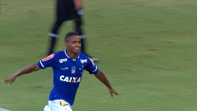 Élber marca, Cruzeiro encosta na ponta e afunda Tupi na lanterna