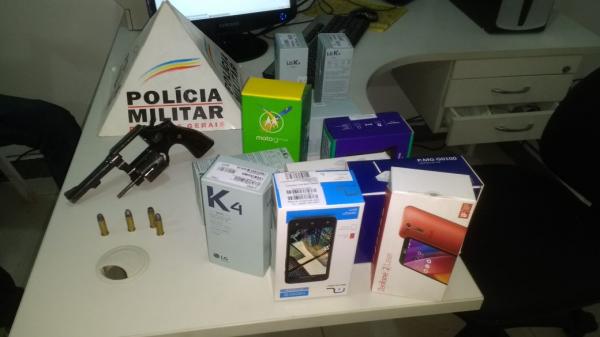 POLICIA MILITAR EM AÇÃO RAPIDA PRENDE AUTORES DE ROUBO TENTADO NA LOJA TIM DA AVENIDA JOÃO PINHEIRO