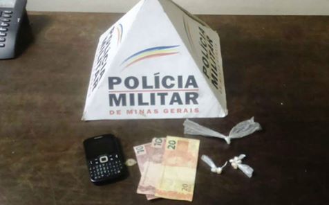 Dupla é presa com drogas em Santa Bárbara