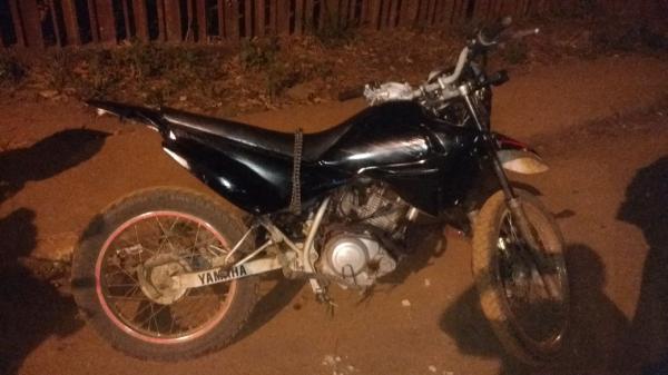 POLÍCIA MILITAR APREENDE MENORES POR RECEPTAÇÃO E RECUPERA MOTOCICLETA FURTADA.