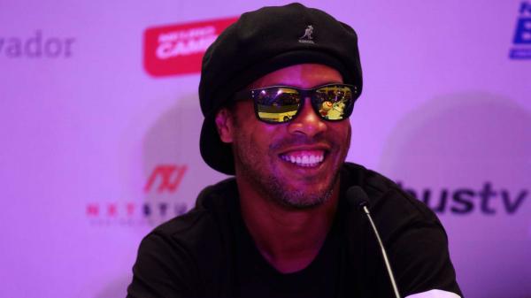 Ronaldinho impõe condição para voltar a jogar: ‘Sem treinar’