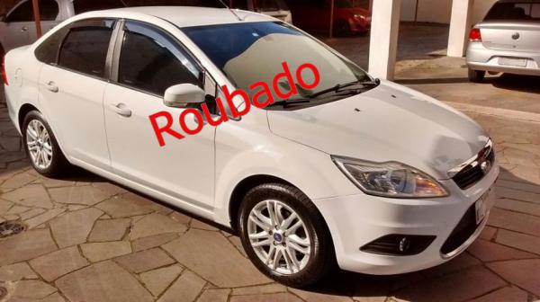 Veículo Furtado Ford Focus Sedan Branco