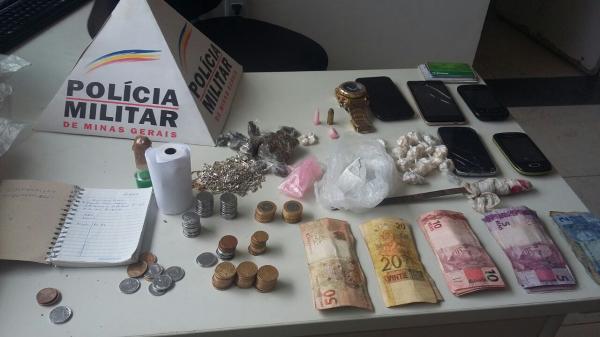 PM prende suspeitos de traficar drogas em cumprimento de mandado 