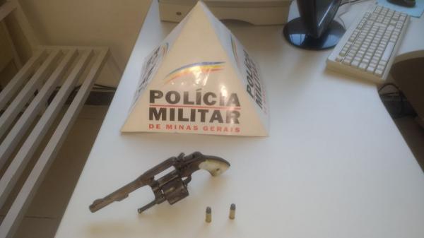 POLÍCIA MILITAR APREENDE MENOR COM ARMA DE FOGO NO BAIRRO JARDIM DAS OLIVEIRAS