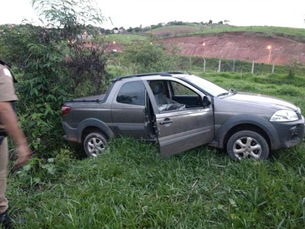 POLÍCIA MILITAR RECUPERA VEICULO ROUBADO, NO BAIRRO PEDREIRA.
