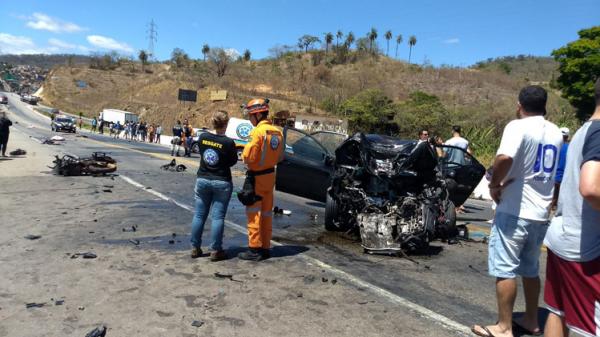 Os riscos de viajar pela BR381, conhecida como rodovia da morte.