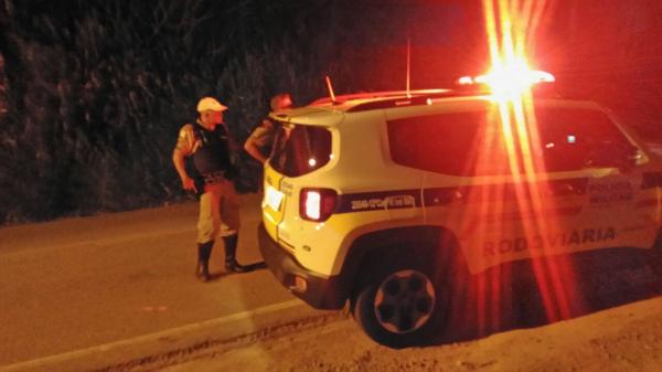 POLICIA MILITAR REALIZA OPERAÇÃO NA MGC120 BAIRRO PEDREIRA E APREENDE MENOR COM UMA BUCHA DE MACONHA.