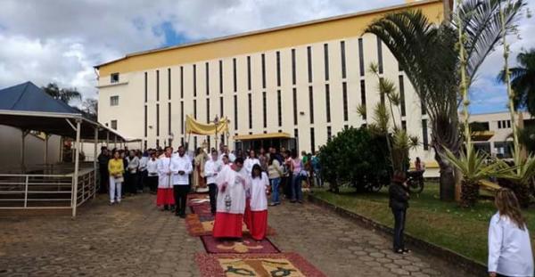 Celebração religiosa celebrada por Dom Jeremias e Padre Hermes
