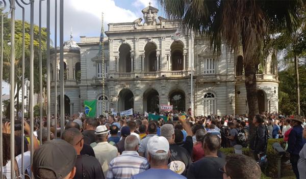 Protesto de agentes das forças de segurança em frente ao Palácio da Liberdade
