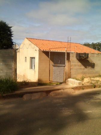 Vende-se uma casa no bairro Barreiro