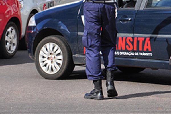 Trânsito de Itabira fica caótico e o departamento de Trânsito não manda nenhum agente fiscalizar