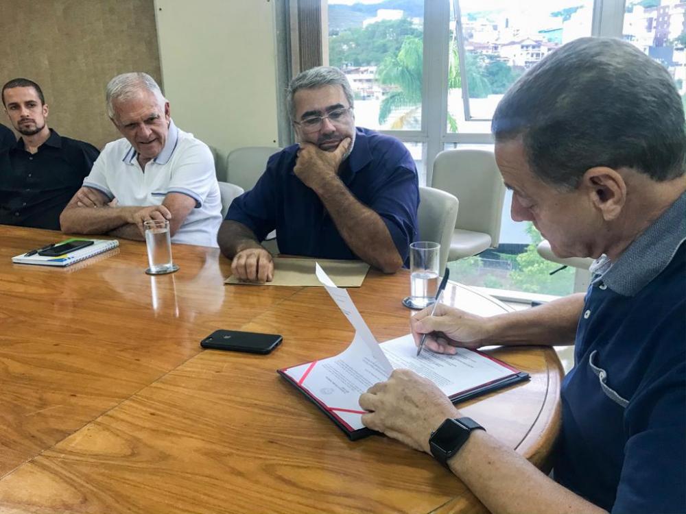 Prefeituras de Itabira e Itambé firmam parceria para manutenção de estradas rurais