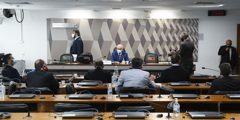 CPI: senadores questionam Renan e aprovam 310 pedidos de informação