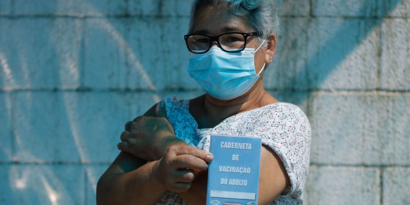 Câmara aprova projeto que cria cartão de vacinação online pelo SUS