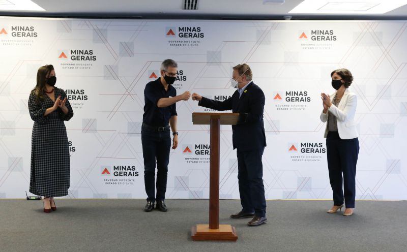 Romeu Zema participa da cerimônia de adesão de Betim ao projeto Mãos Dadas