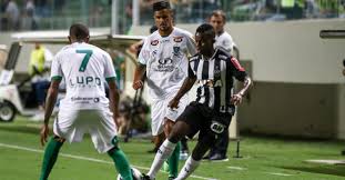 Atlético-MG empata com América-MG e assume a ponta