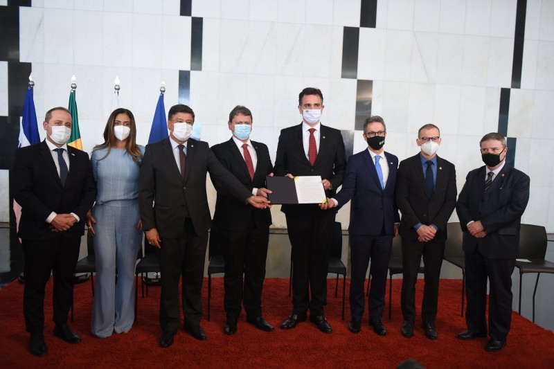 Romeu Zema participa de lançamento do edital de concessão das BRs-381 e 262 no Senado