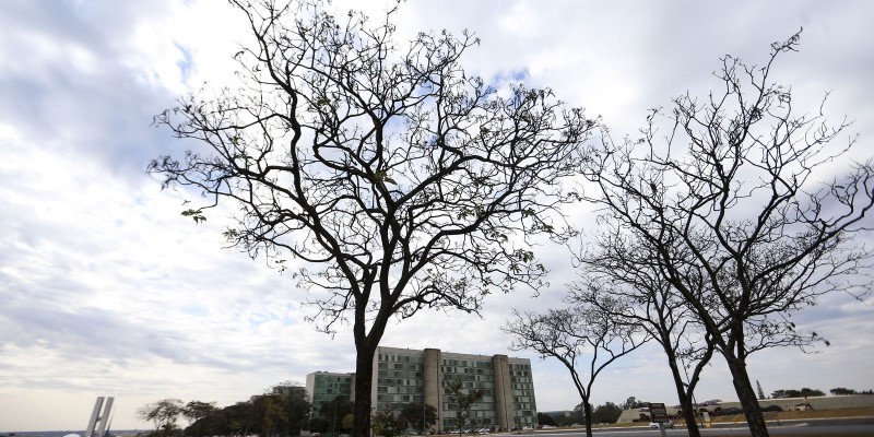 Feriado deve ter tempo firme na maior parte do país, diz Climatempo