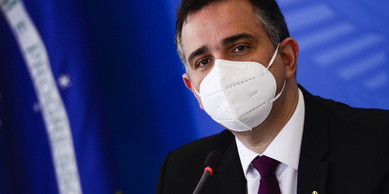 Presidente do Senado: Poderes precisam achar solução para 