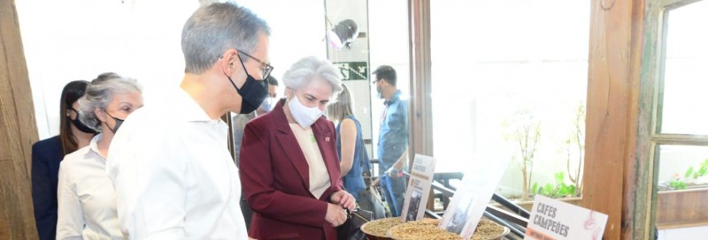 Romeu Zema participa do lançamento dos Cafés Campeões da Safra 2020