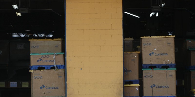 De roupa íntima a joias, veja o que será leiloado pelos Correios