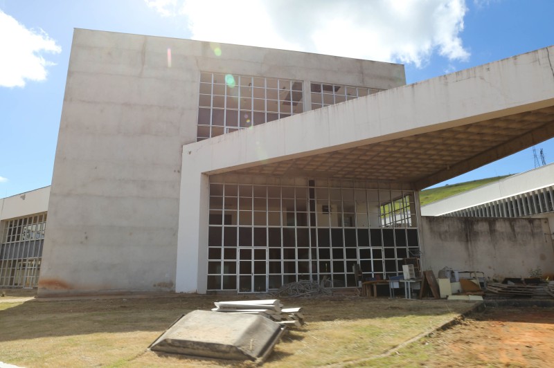 Governo de Minas lança edital para retomada de obras do Hospital Regional de Governador Valadares