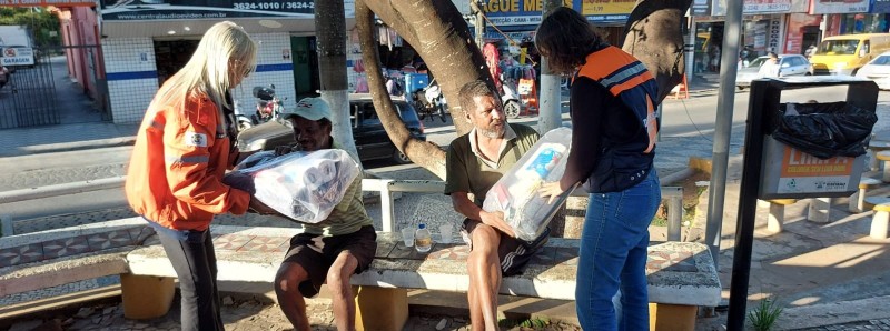 Governo distribui 400 kits de cobertores e agasalhos para população de rua da Grande BH