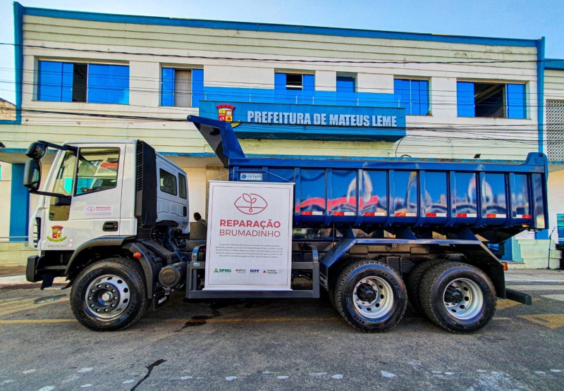 Dezessete municípios atingidos por rompimento de barragens em Brumadinho recebem máquinas para recuperação de estradas