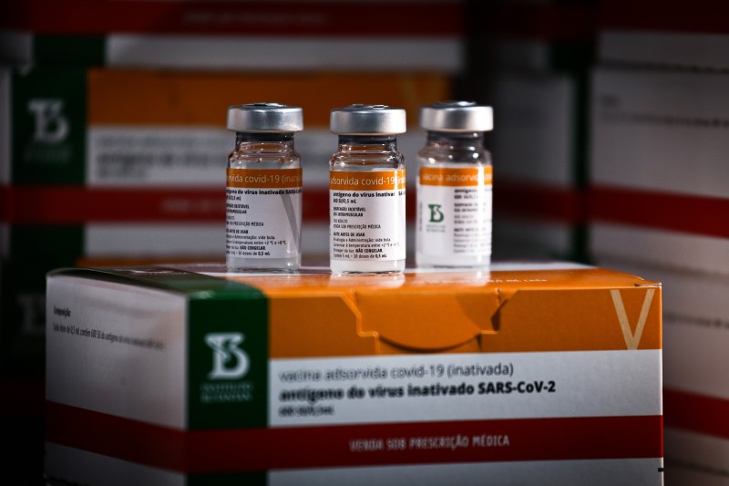 Saúde distribui cerca de 1 milhão de vacinas contra a covid-19