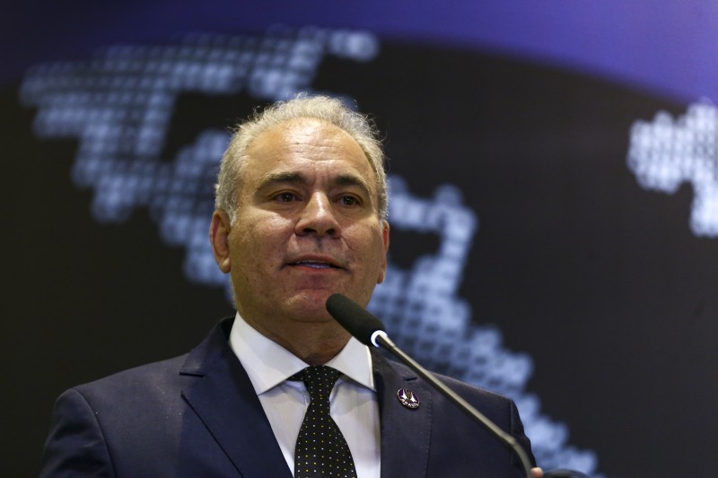 Ministro diz que país atingirá meta de vacinação contra a pólio