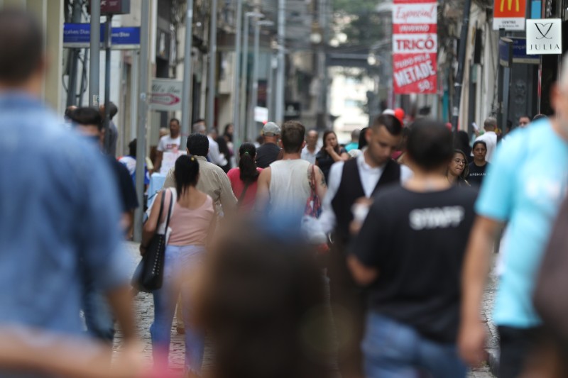 Covid-19: Brasil registra 9 mortes e 2.216 casos em 24 horas