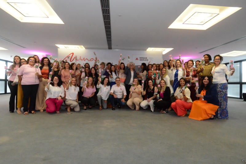 Governador se reúne com mulheres em almoço de conscientização sobre Outubro Rosa
