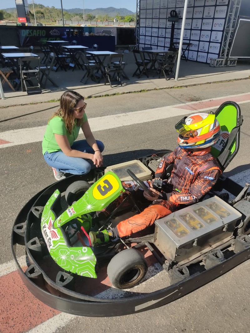 Desafio 4x4: jovens de escolas públicas do Rio de Janeiro constroem carros