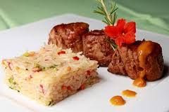 Filé Mignon ao molho acompanhado com arroz crocante