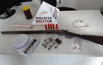  PM apreende explosivo, arma e drogas