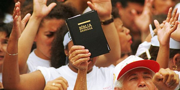 Por que a religião evangélica é a que mais cresce no Brasil?
