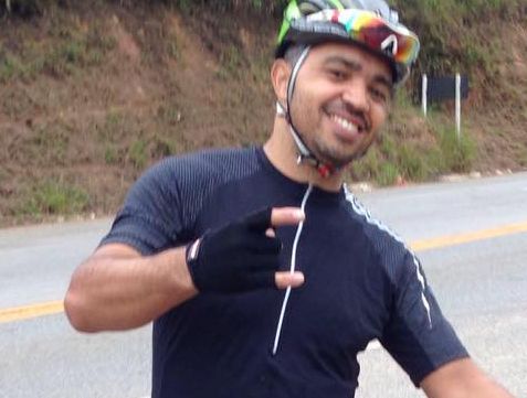 Itabirano Ademir Reis pedala de Itabira até Aparecida de Norte