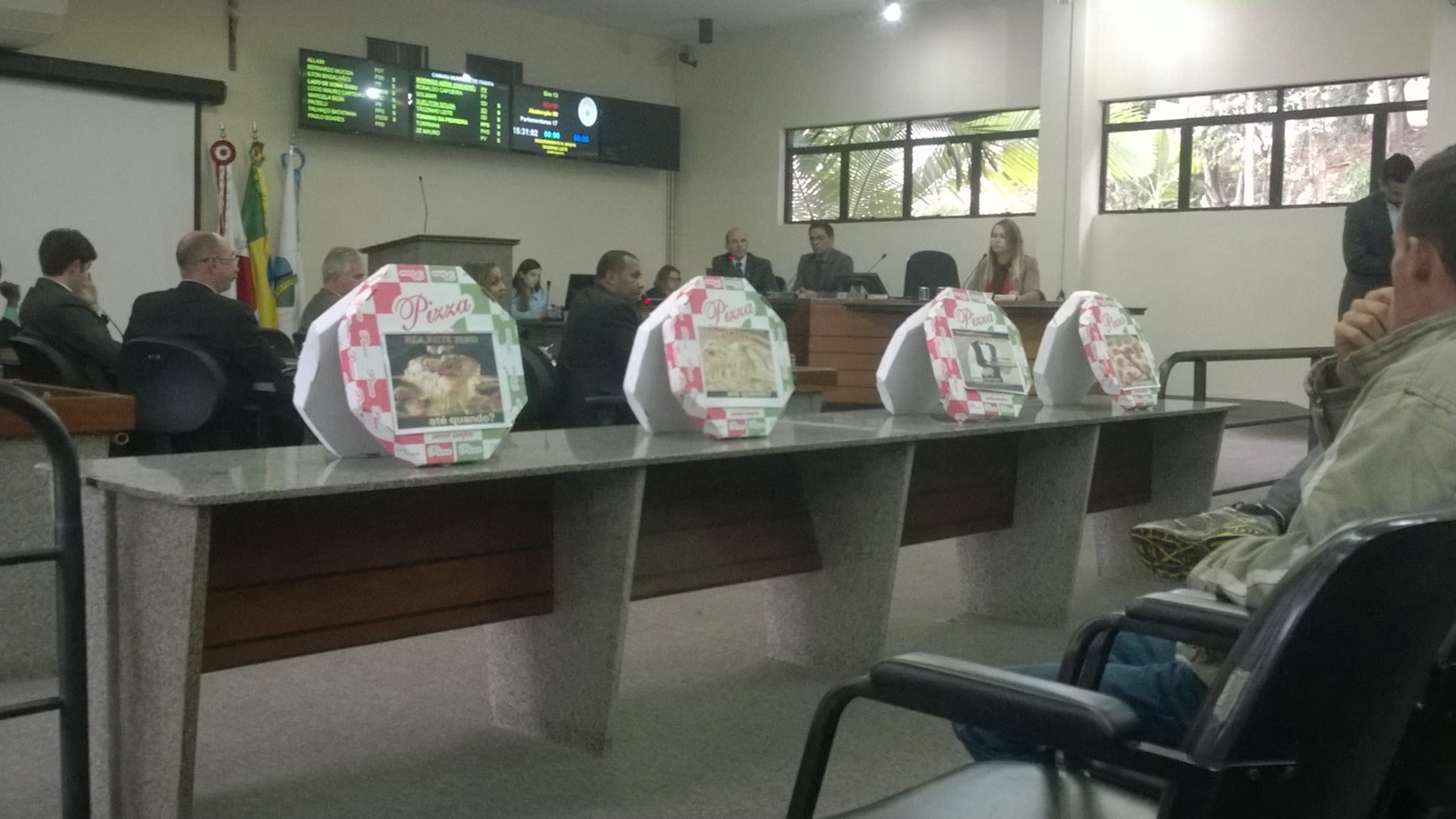 Câmara dos Vereadores de Itabira não autorizou a entrada de lanches