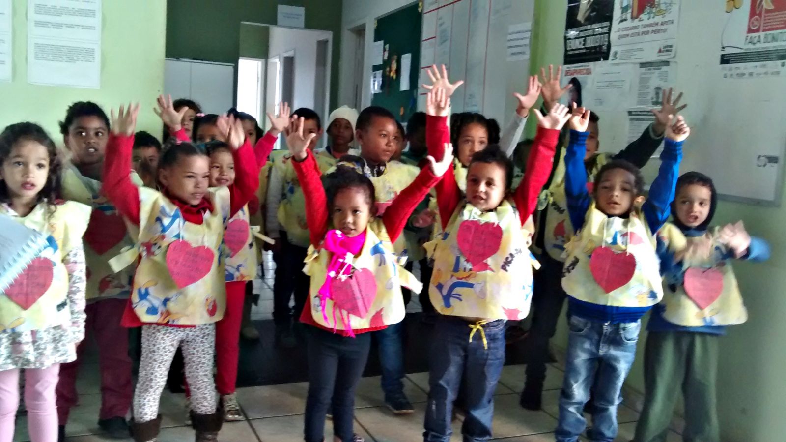Pequeninos da Escola Municipal Dinorah Alvarenga do bairro Chapada em Itabira ''invadem'' sede do Conselho.