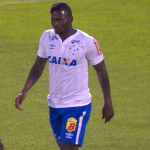 Após declaração polêmica, Riascos é afastado pela diretoria do Cruzeiro