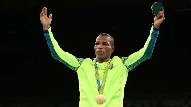 O campeão chegou: Robson Conceição conquista o primeiro ouro do boxe brasileiro