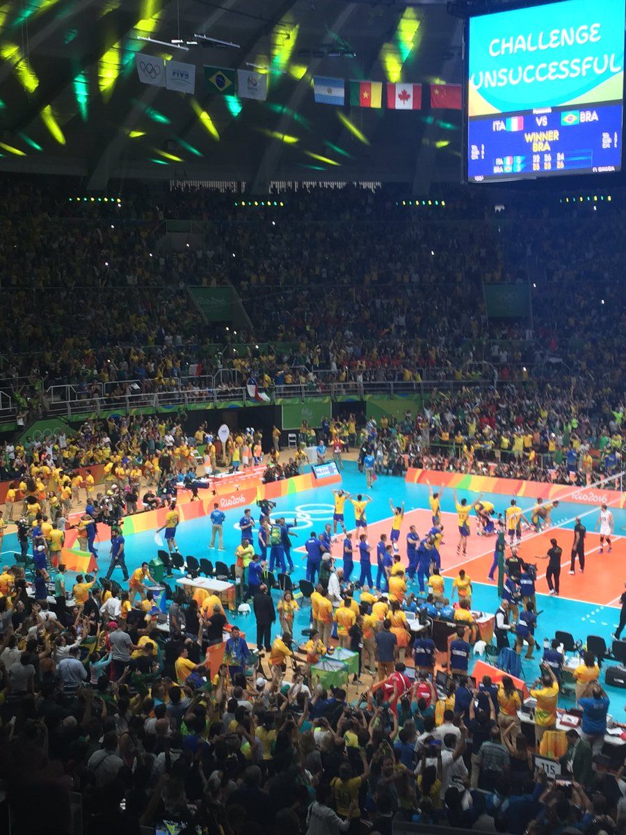 Em partida disputada, Brasil derrota a Itália e é tricampeão olímpico no vôlei