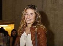 Sasha sofre acidente e bate Fusca durante gravação na Record